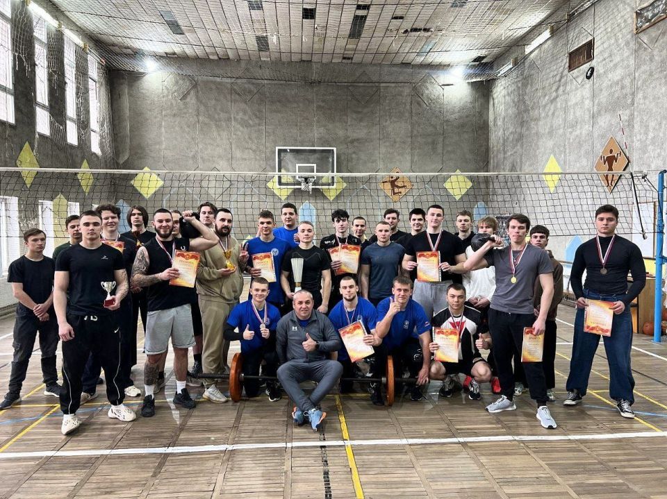20 февраля на базе спортивного комплекса Краснодонского факультета инженерии и менеджмента (филиал) ЛГУ им. В. Даля состоялись традиционные соревнования, приуроченные ко Дню защитника Отечества, по силовым видам спорта 20 февраля на базе спортивного комплекса Краснодонского факультета инженерии и менеджмента (филиал) ЛГУ им. В. Даля состоялись традиционные соревнования, приуроченные ко Дню защитника Отечества, по силовым видам спорта