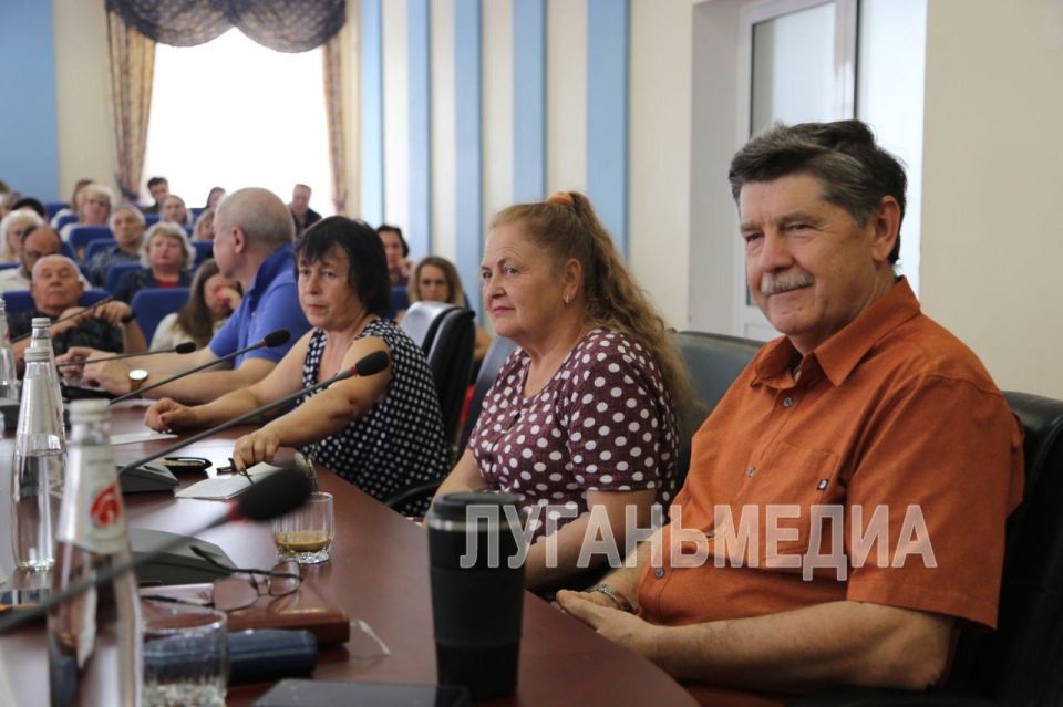 В Международный день родного языка рассказываем о тех, кто продолжает традиции русской литературы в нашей республике В Международный день родного языка рассказываем о тех, кто продолжает традиции русской литературы в нашей республике