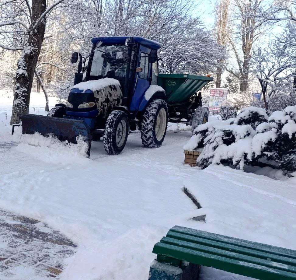 МУП «ДЭП города Рубежное» продолжает обеспечивать зимнюю безопасность на улицах города