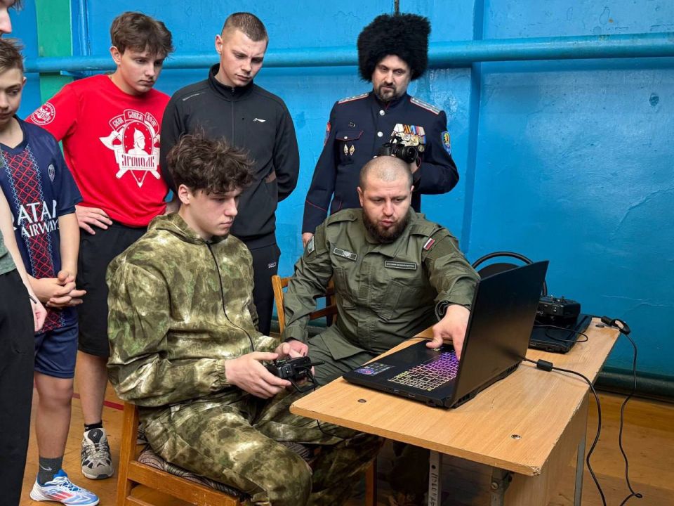 Юнармейцы Стаханова показали себя на "Суворовском зачете"! Юнармейцы Стаханова показали себя на "Суворовском зачете"!