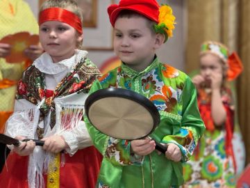 МАСЛЕНИЦА пришла!. За окном - непогода, а в «Золотом Ключике» - уютно, тепло и пахнет блинами! Хороводы, игры и песни, а также задорные и румяные участники праздника, одетые в нарядные рубахи да сарафаны - все как в...