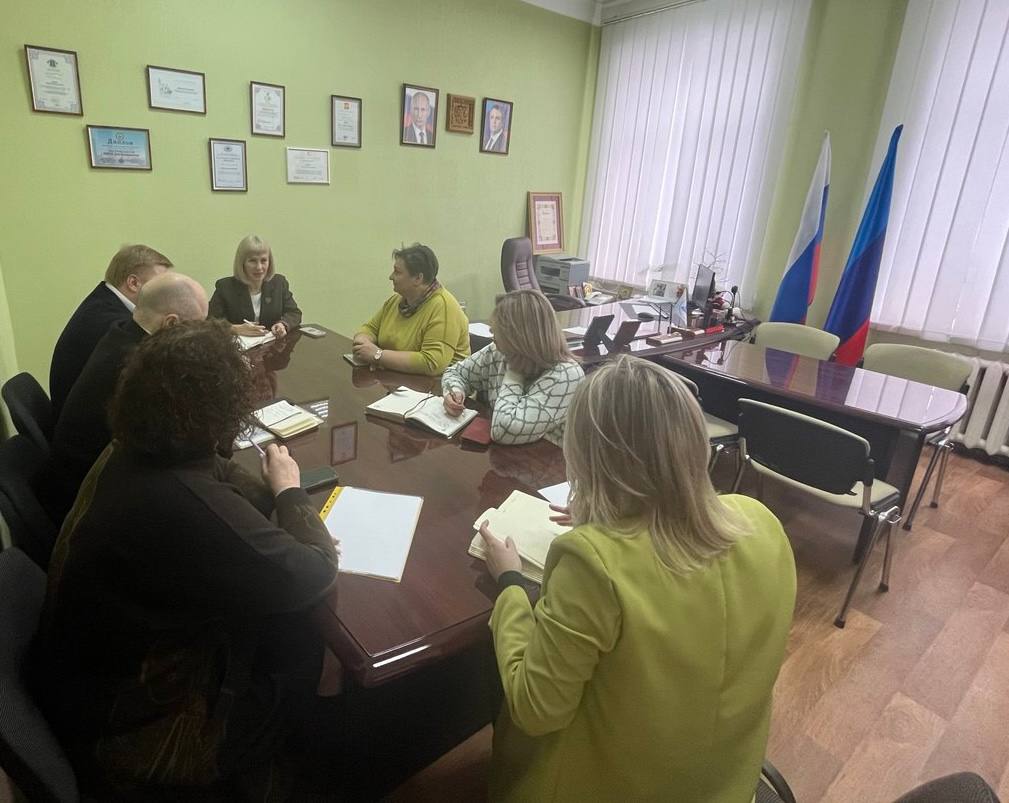 Инна Швенк: Провела совещание, в ходе которого обсудили три ключевых вопроса: Инна Швенк: Провела совещание, в ходе которого обсудили три ключевых вопроса: