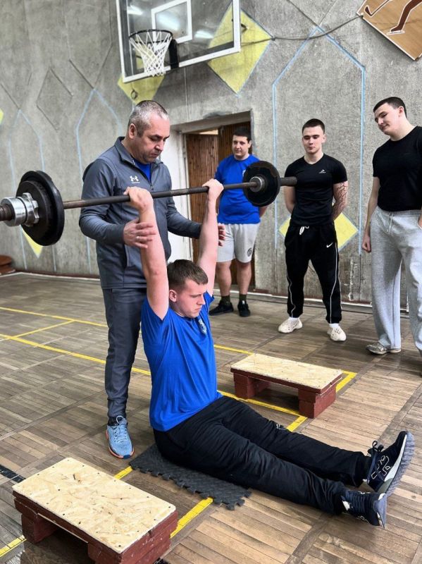 20 февраля на базе спортивного комплекса Краснодонского факультета инженерии и менеджмента (филиал) ЛГУ им. В. Даля состоялись традиционные соревнования, приуроченные ко Дню защитника Отечества, по силовым видам спорта 20 февраля на базе спортивного комплекса Краснодонского факультета инженерии и менеджмента (филиал) ЛГУ им. В. Даля состоялись традиционные соревнования, приуроченные ко Дню защитника Отечества, по силовым видам спорта