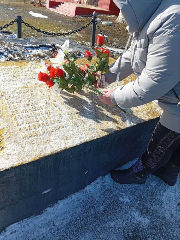 Акция "Дорога к обелиску". В преддверии знаменательной даты нашего государства, Дня защитника Отечества ,коллектив Грибовахского сельского клуба провел работы по облагораживанию территории Братской могилы советских воинов... Акция "Дорога к обелиску". В преддверии знаменательной даты нашего государства, Дня защитника Отечества ,коллектив Грибовахского сельского клуба провел работы по облагораживанию территории Братской могилы советских воинов...