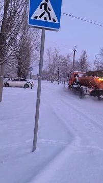 Сегодня еще до рассвета начали свою работу специалисты предприятия «Энергобытсервис Станично-Луганского района»