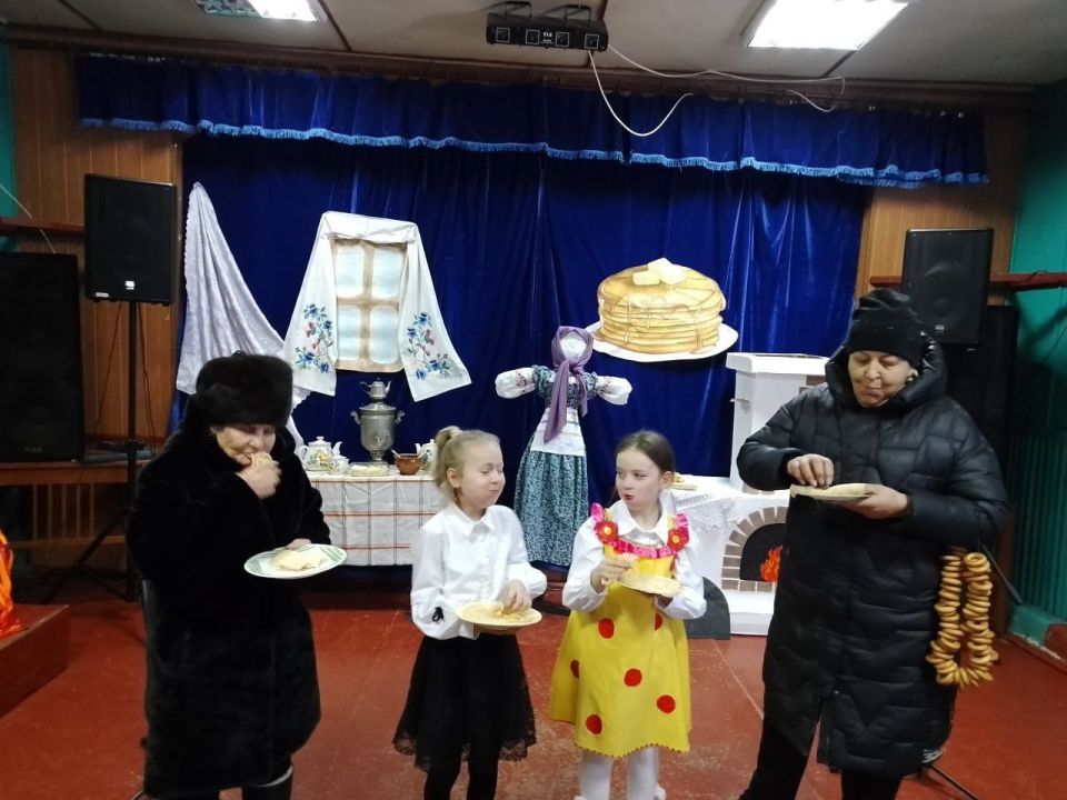 Масленица, согласно русским обычаям, — самый веселый, шумный и народный праздник Масленица, согласно русским обычаям, — самый веселый, шумный и народный праздник