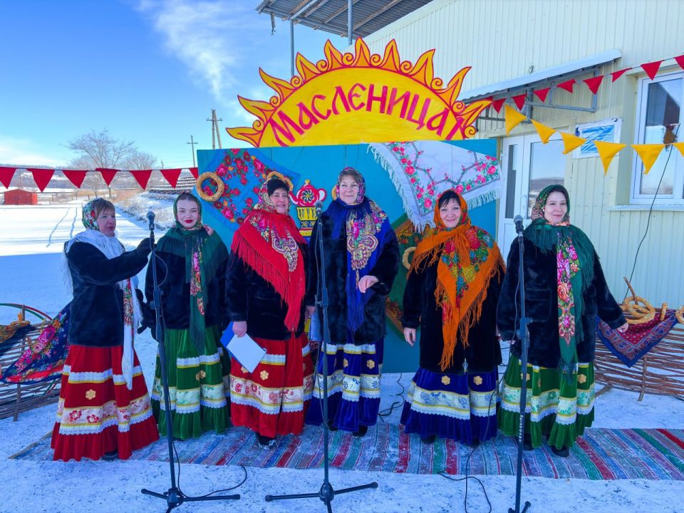 21 февраля на территории стадиона поселка Новосветловка прошло народное гулянье «Как на масленой неделе» 21 февраля на территории стадиона поселка Новосветловка прошло народное гулянье «Как на масленой неделе»