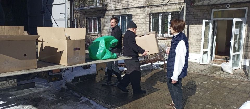 21 февраля в Алчевск был доставлен гуманитарный груз от Благотворительного фонда «Победа» 21 февраля в Алчевск был доставлен гуманитарный груз от Благотворительного фонда «Победа»