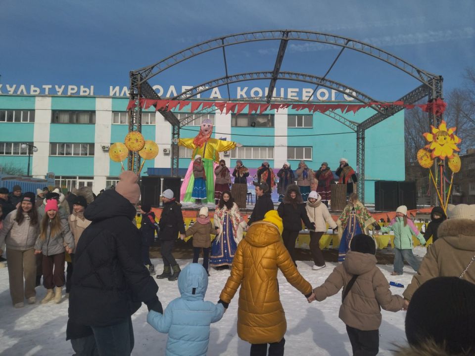 В Суходольске прошло яркое и тёплое театрализованное представление «Масленица к нам идёт — радость нам несёт!», которое собрало жителей и гостей города на праздничное мероприятие, подготовленное работниками культуры города В Суходольске прошло яркое и тёплое театрализованное представление «Масленица к нам идёт — радость нам несёт!», которое собрало жителей и гостей города на праздничное мероприятие, подготовленное работниками культуры города