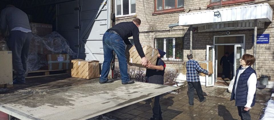 21 февраля в Алчевск был доставлен гуманитарный груз от Благотворительного фонда «Победа» 21 февраля в Алчевск был доставлен гуманитарный груз от Благотворительного фонда «Победа»