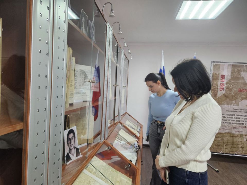 Сотрудники Управления Росреестра по ЛНР посетили документальную выставку «Подвиг народа» Сотрудники Управления Росреестра по ЛНР посетили документальную выставку «Подвиг народа»