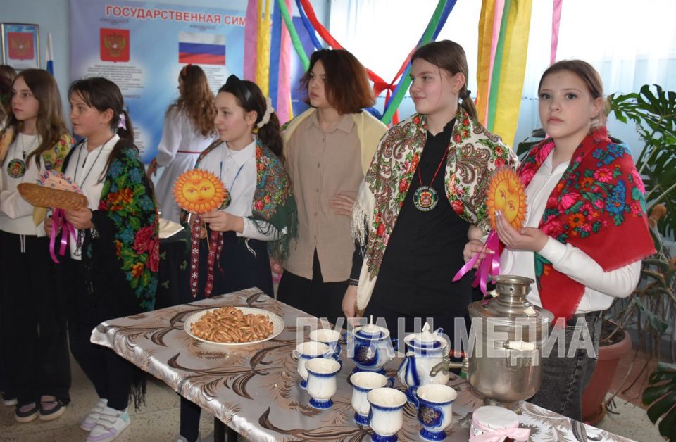 В брянковской средней школе № 9 отпраздновали Масленицу В брянковской средней школе № 9 отпраздновали Масленицу