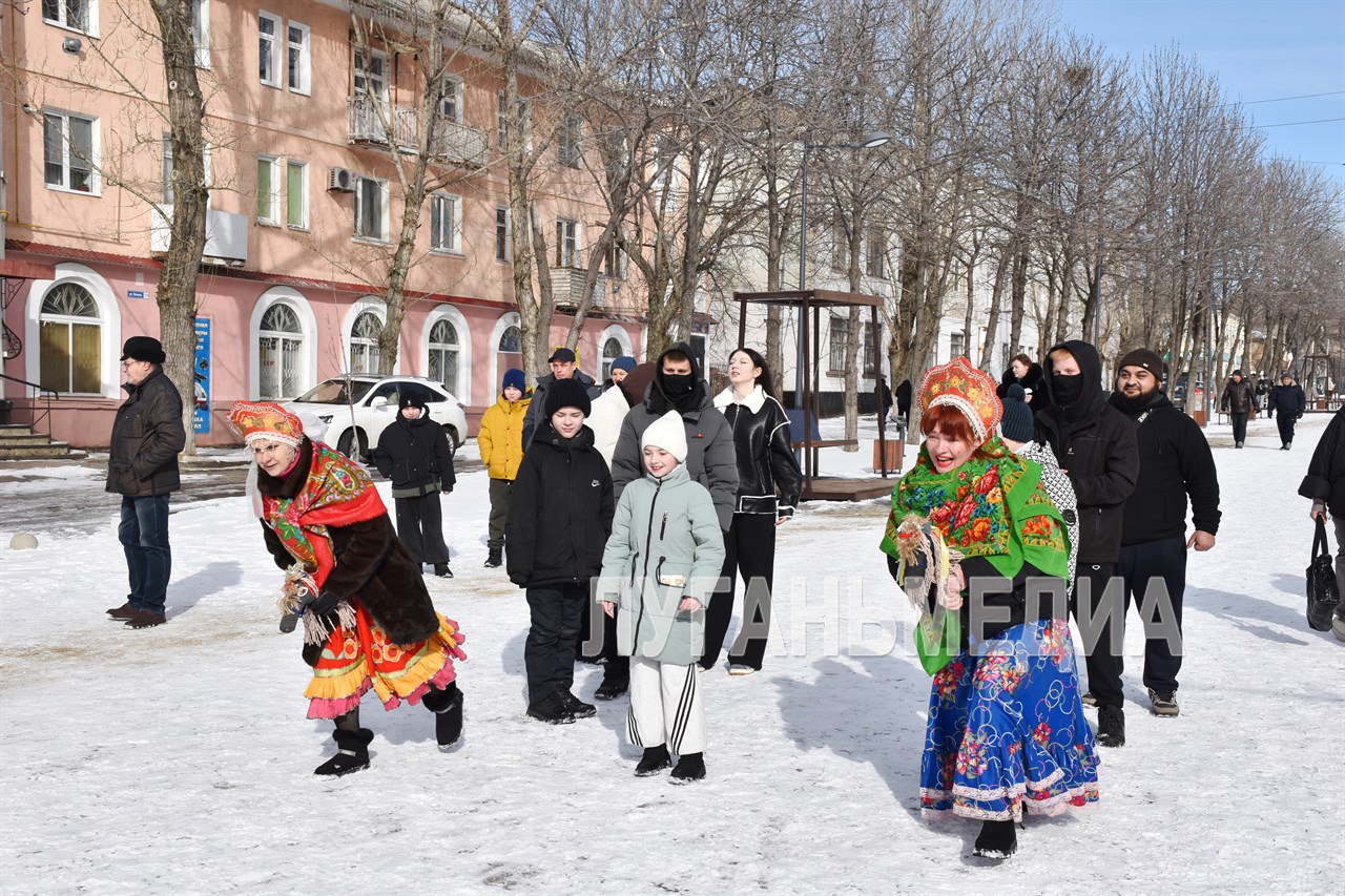 Краснолучане зиму провожают веселыми играми, песнями и блинами