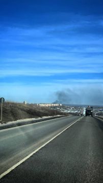 Луганская нефтебаза, по которой утром ударили ВСУ, до сих пор дымится, сообщают подписчики