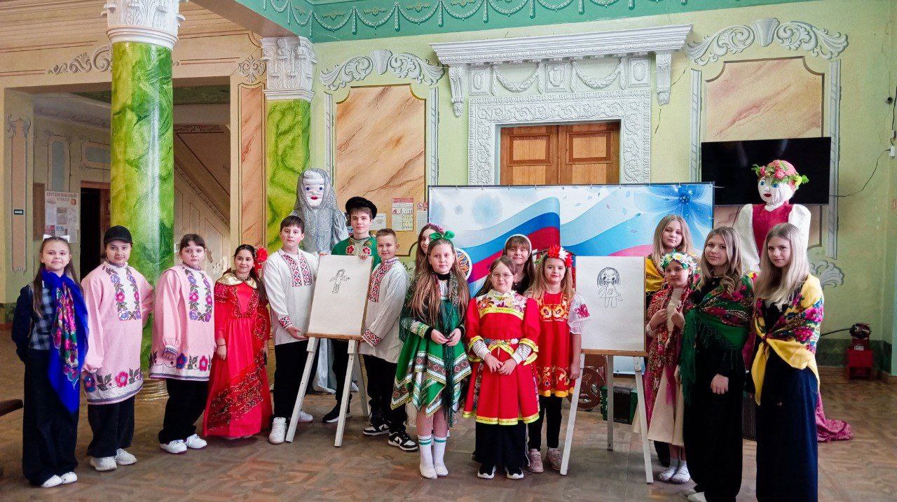 В последний день Масленичной недели, когда провожают зиму и прогоняют холода, в Доме культуры им. Горького пгт Ясеновский развернулось яркое действо — театрализованная игровая программа «Гуляй, Масленица!» В последний день Масленичной недели, когда провожают зиму и прогоняют холода, в Доме культуры им. Горького пгт Ясеновский развернулось яркое действо — театрализованная игровая программа «Гуляй, Масленица!»