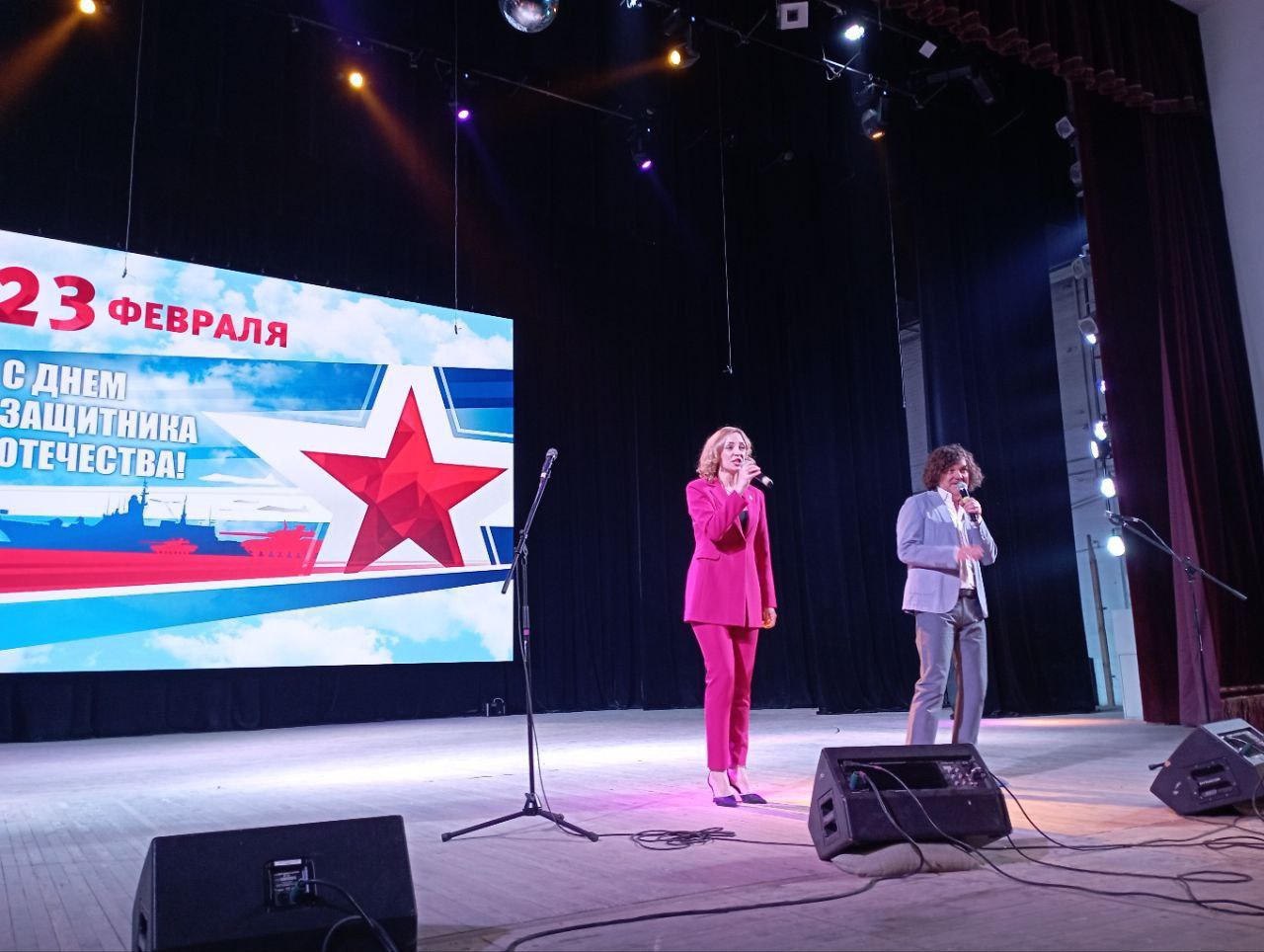 В Луганске в ДК им. Ленина прошёл концерт ко Дню защитника Отечества