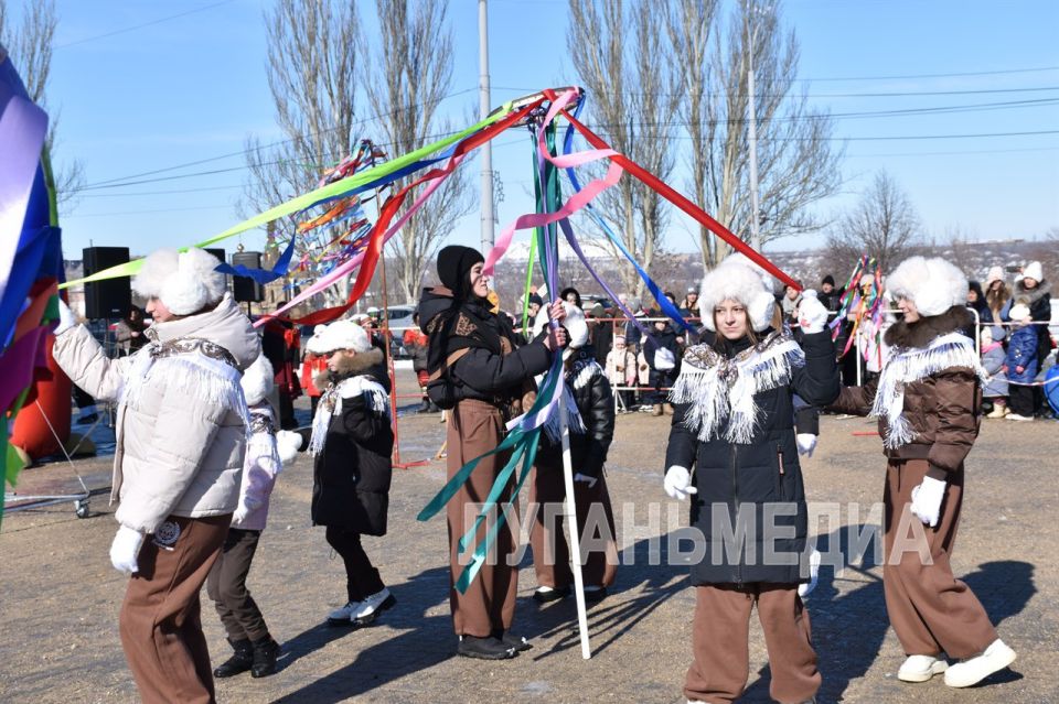 Народные гуляния «Масленичные забавы» состоялись на центральной площади Алчевска Народные гуляния «Масленичные забавы» состоялись на центральной площади Алчевска