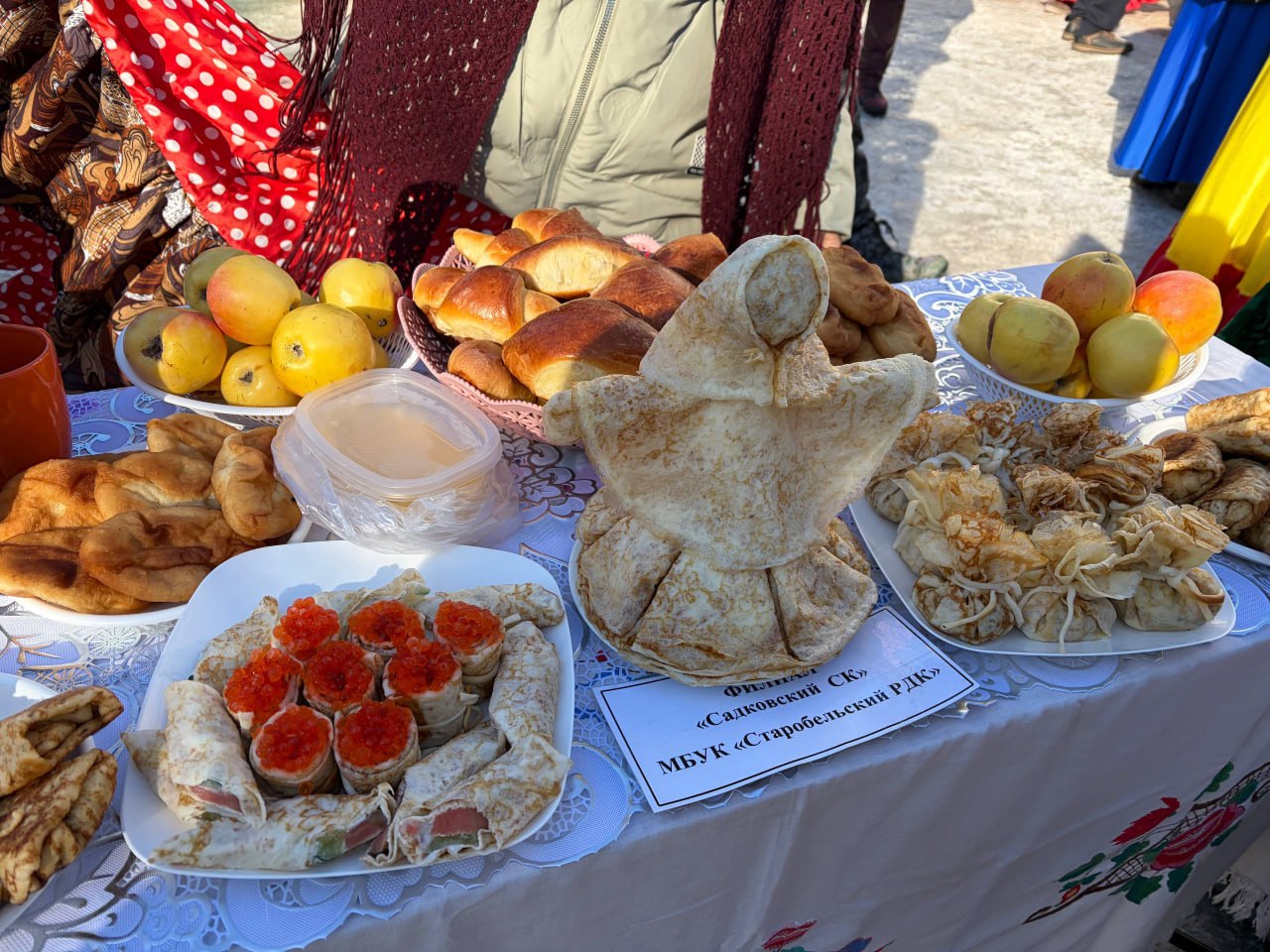 На центральной площади Старобельска прошло яркое народное гулянье в честь Масленицы На центральной площади Старобельска прошло яркое народное гулянье в честь Масленицы