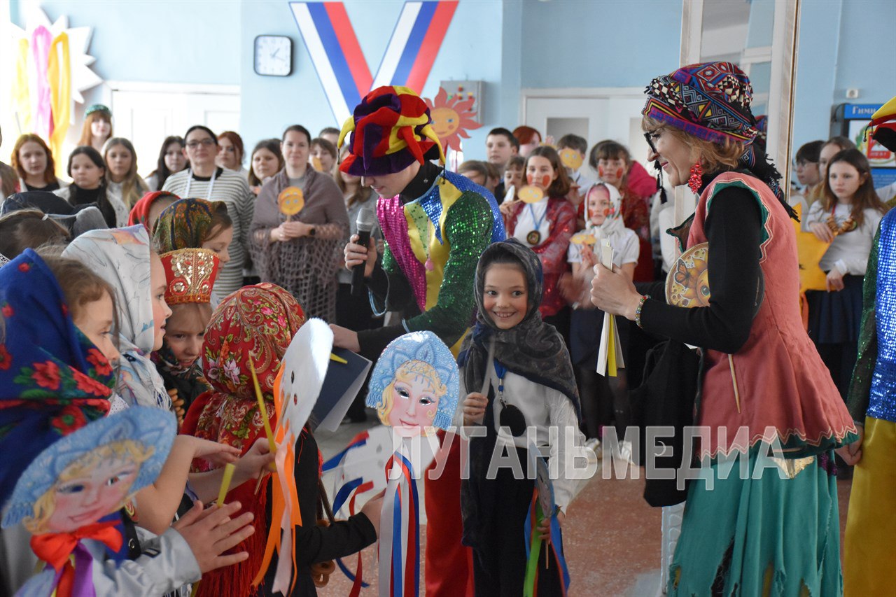 В брянковской средней школе № 9 отпраздновали Масленицу В брянковской средней школе № 9 отпраздновали Масленицу