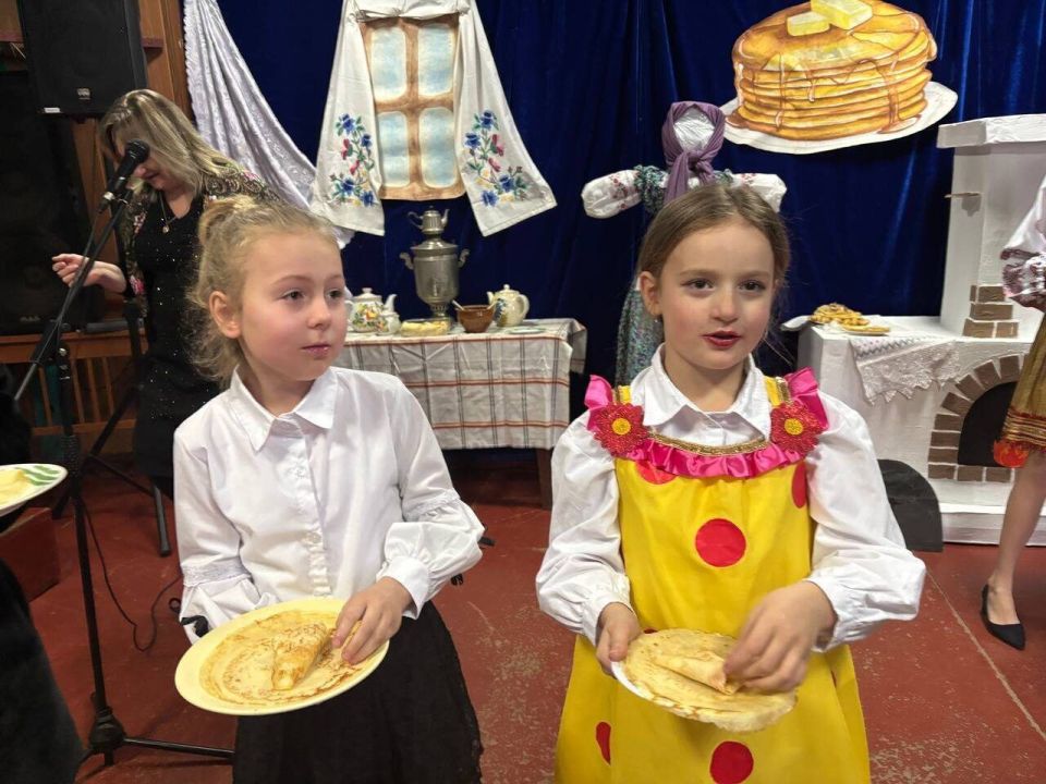 Масленица, согласно русским обычаям, — самый веселый, шумный и народный праздник Масленица, согласно русским обычаям, — самый веселый, шумный и народный праздник