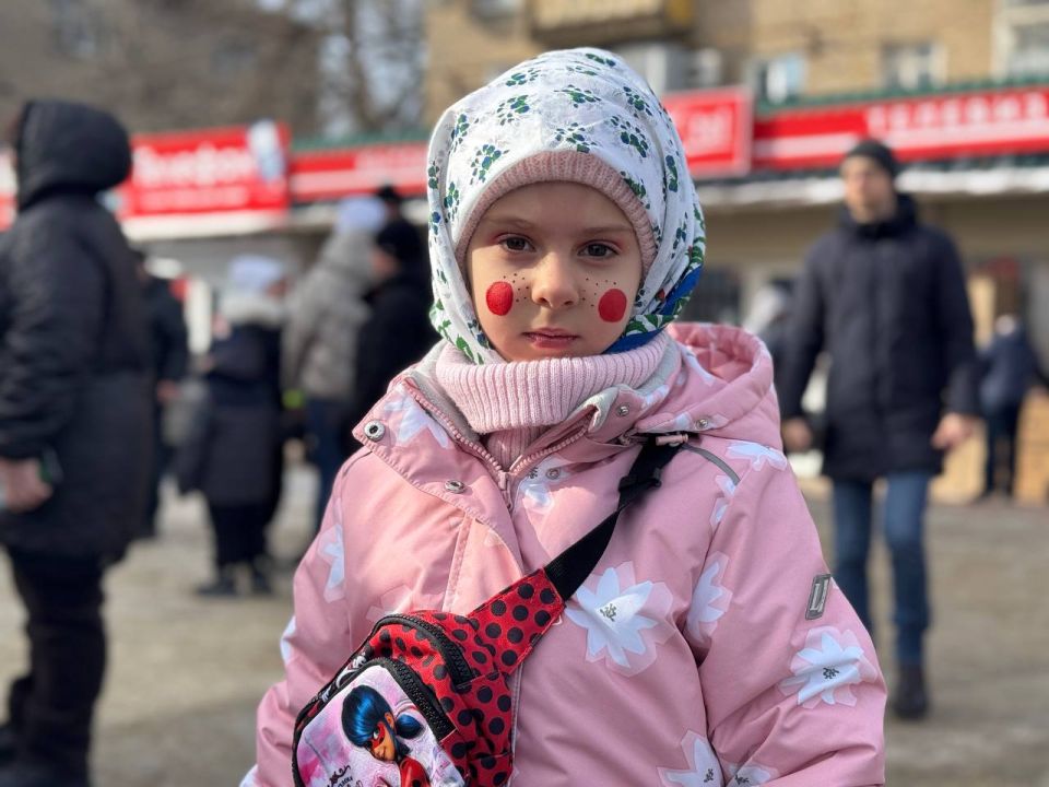 Ярко, шумно и по-весеннему тепло встретили Масленицу в Красном Луче Ярко, шумно и по-весеннему тепло встретили Масленицу в Красном Луче