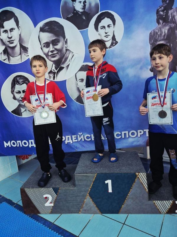 Алчевские спортсмены заняли призовые места в соревнованиях по плаванию Алчевские спортсмены заняли призовые места в соревнованиях по плаванию