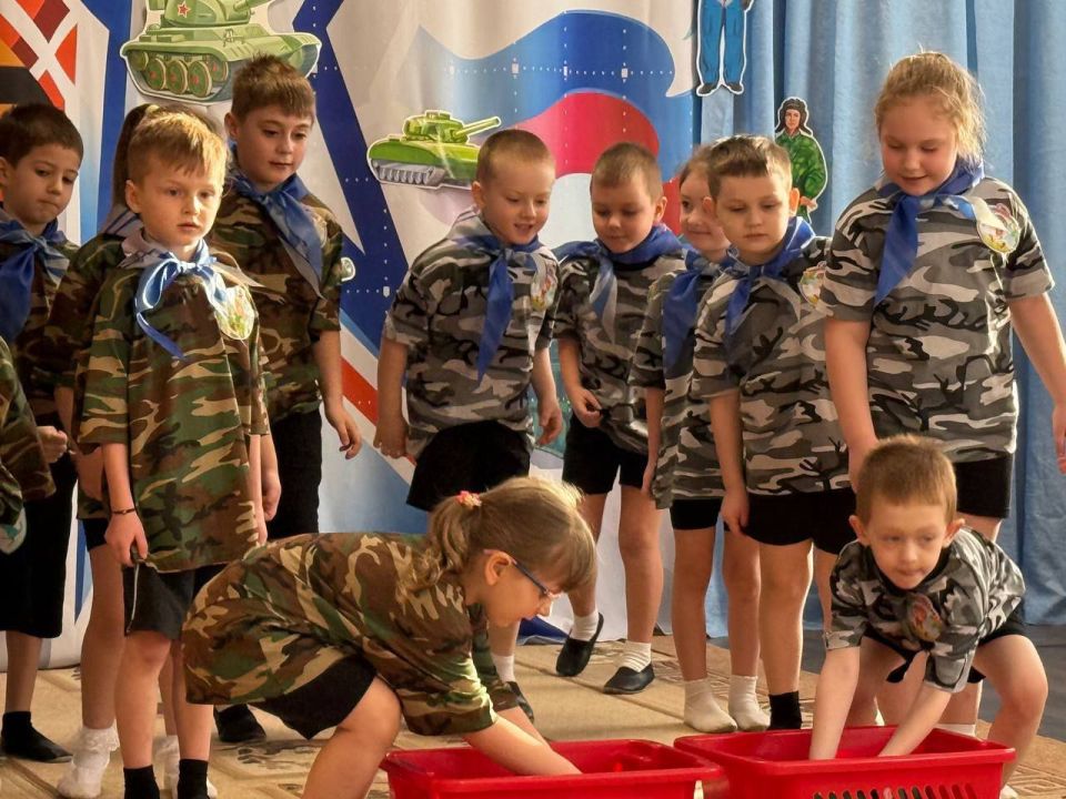 Яркое спортивно-музыкальное мероприятие, посвященное Дню защитника Отечества, состоялось в ясли-саду компенсирующего вида «Золотой ключик» города Стаханова Яркое спортивно-музыкальное мероприятие, посвященное Дню защитника Отечества, состоялось в ясли-саду компенсирующего вида «Золотой ключик» города Стаханова