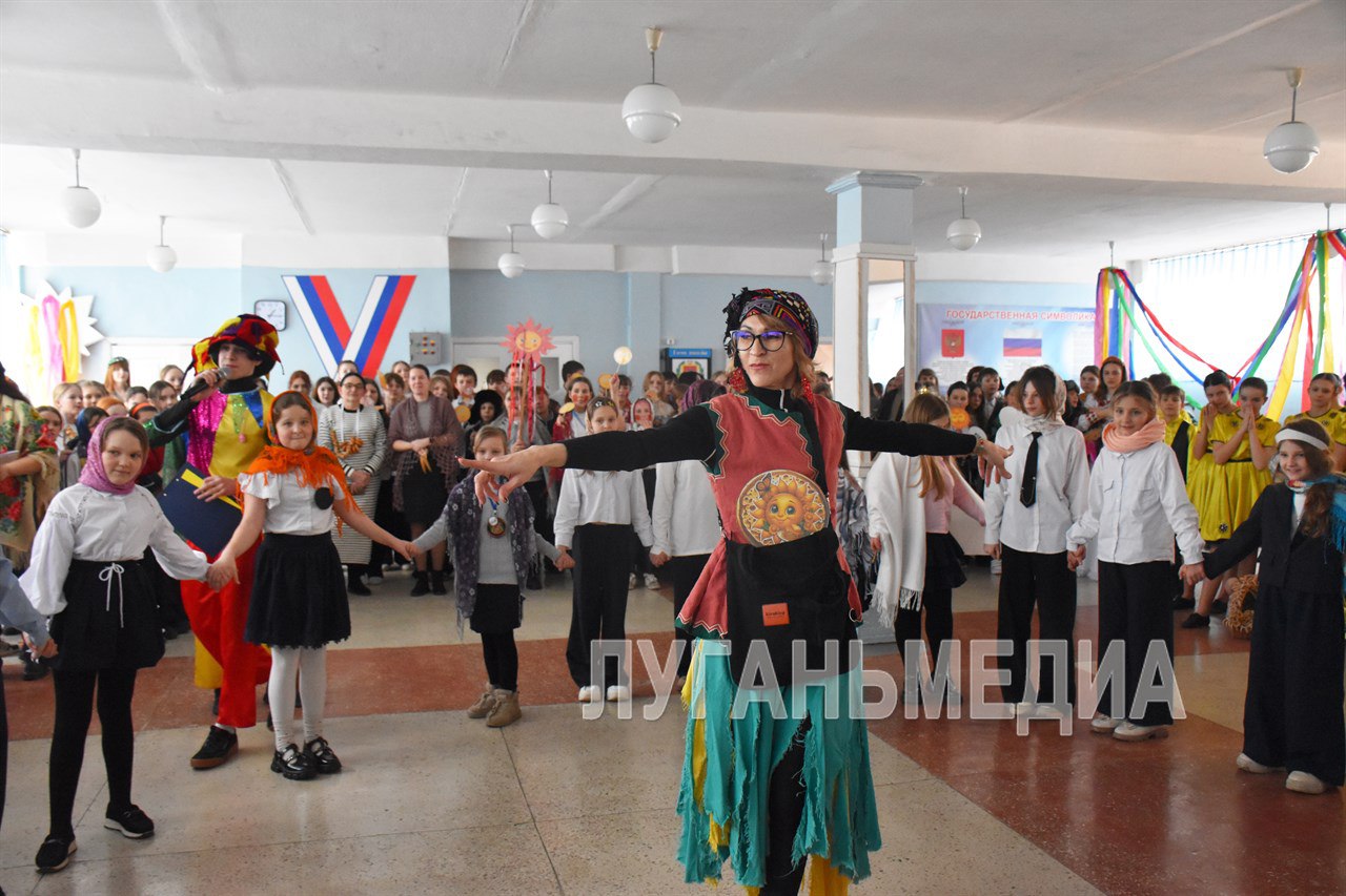 В брянковской средней школе № 9 отпраздновали Масленицу В брянковской средней школе № 9 отпраздновали Масленицу