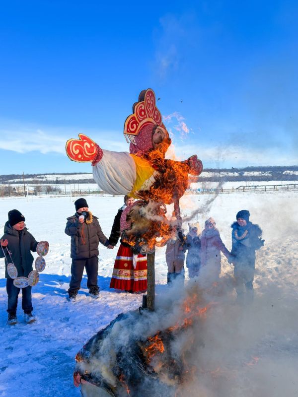 21 февраля на территории стадиона поселка Новосветловка прошло народное гулянье «Как на масленой неделе» 21 февраля на территории стадиона поселка Новосветловка прошло народное гулянье «Как на масленой неделе»