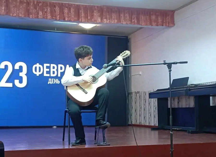 Свое творчество - защитникам! Свое творчество - защитникам!