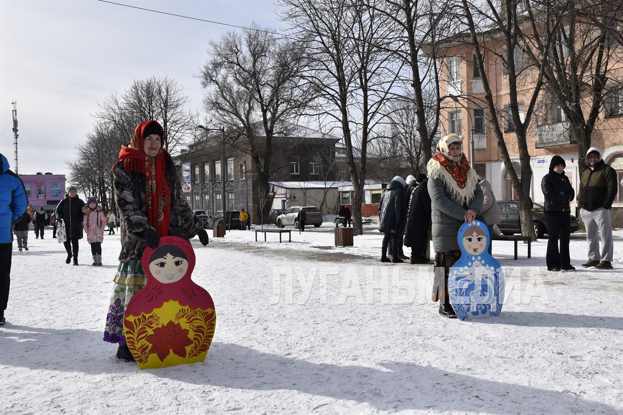 Краснолучане зиму провожают веселыми играми, песнями и блинами Краснолучане зиму провожают веселыми играми, песнями и блинами