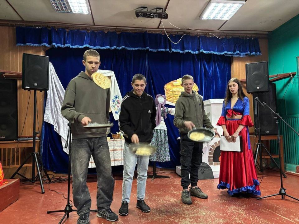 Масленица, согласно русским обычаям, — самый веселый, шумный и народный праздник Масленица, согласно русским обычаям, — самый веселый, шумный и народный праздник