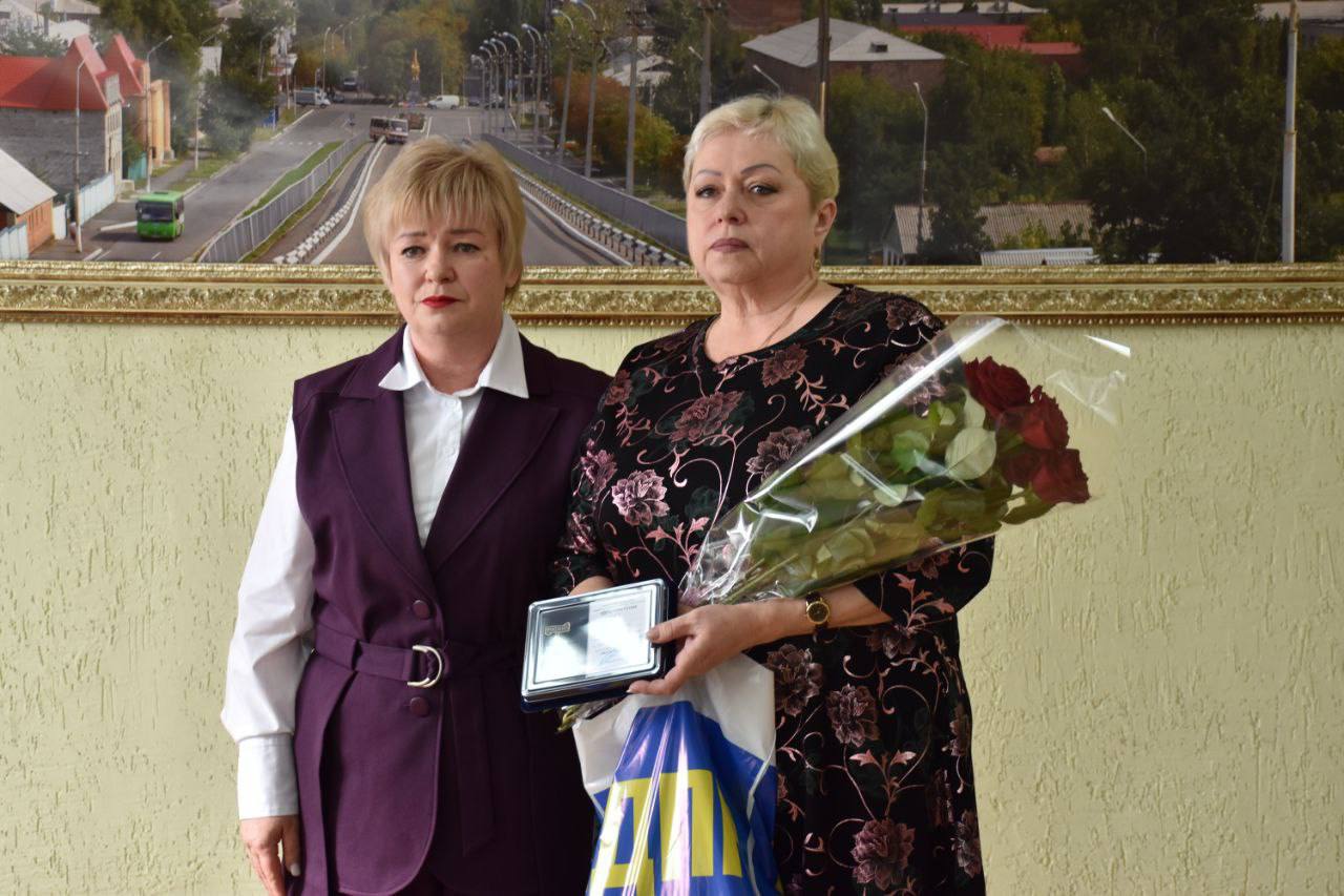 В Ровеньках чествовали участников СВО и вручили медали «Мать солдата» В Ровеньках чествовали участников СВО и вручили медали «Мать солдата»