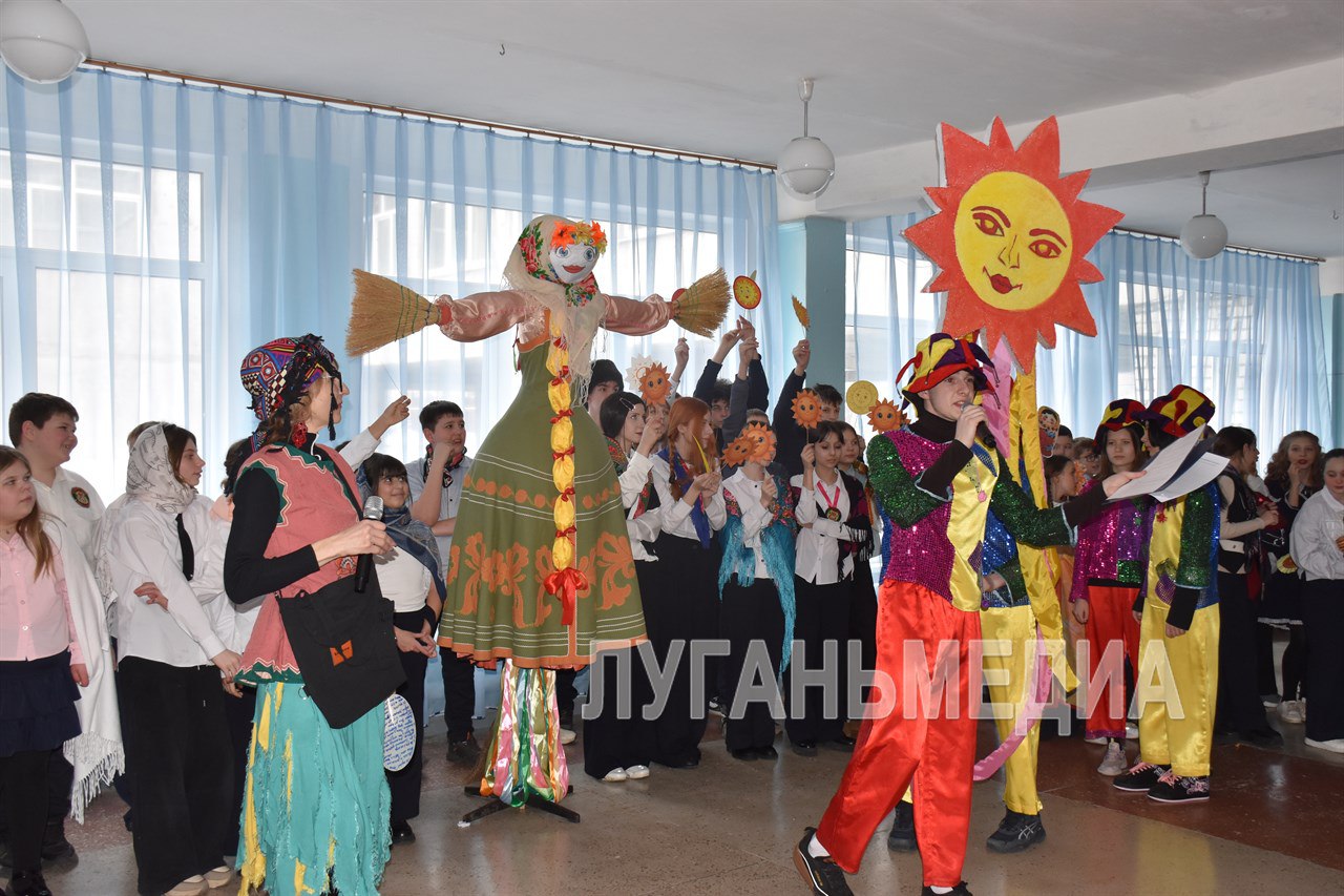 В брянковской средней школе № 9 отпраздновали Масленицу В брянковской средней школе № 9 отпраздновали Масленицу
