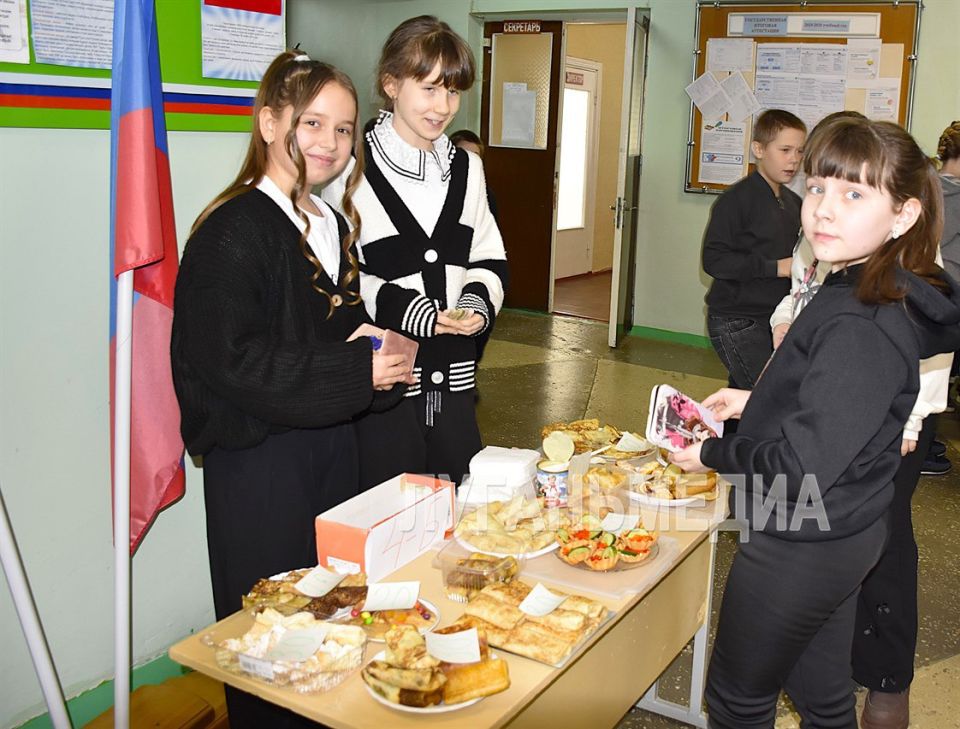 В Марковской гимназии прошла благотворительная ярмарка «Широкая масленица» В Марковской гимназии прошла благотворительная ярмарка «Широкая масленица»