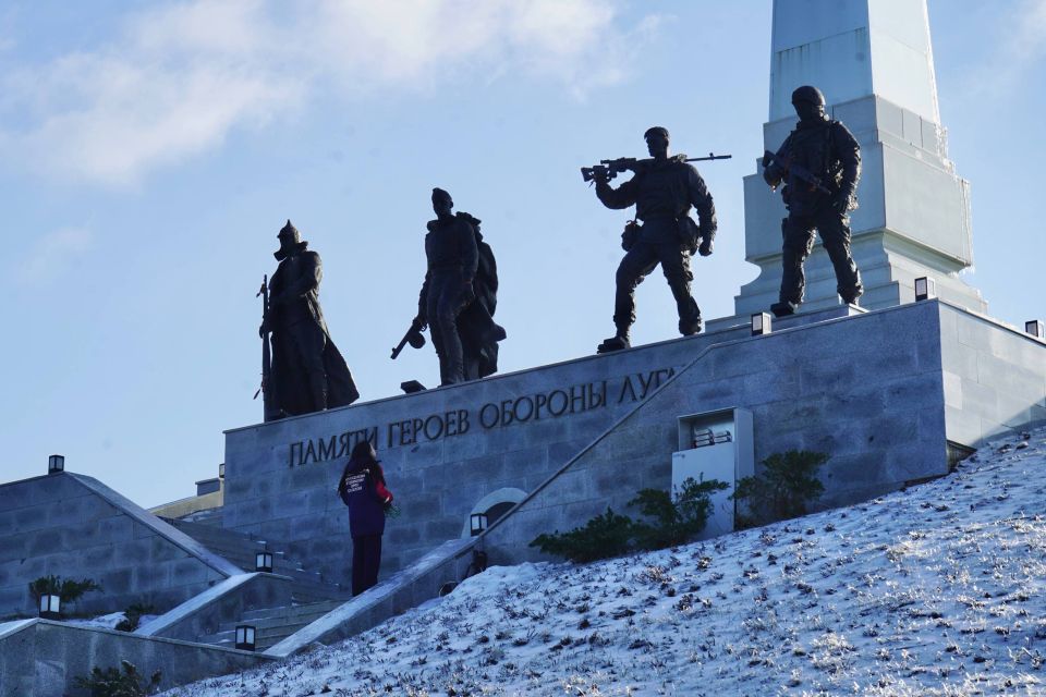 В преддверии Дня защитника Отечества почтили память героев В преддверии Дня защитника Отечества почтили память героев