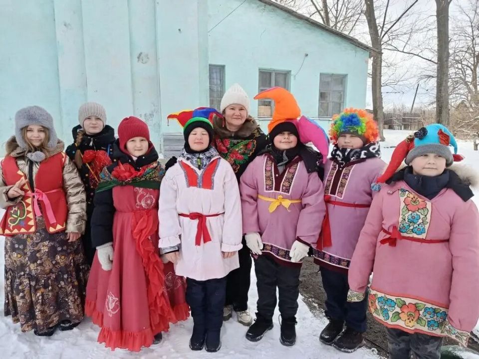 В поселке Северный на площади возле ДК прошло мероприятие ,посвященное проводам зимы В поселке Северный на площади возле ДК прошло мероприятие ,посвященное проводам зимы