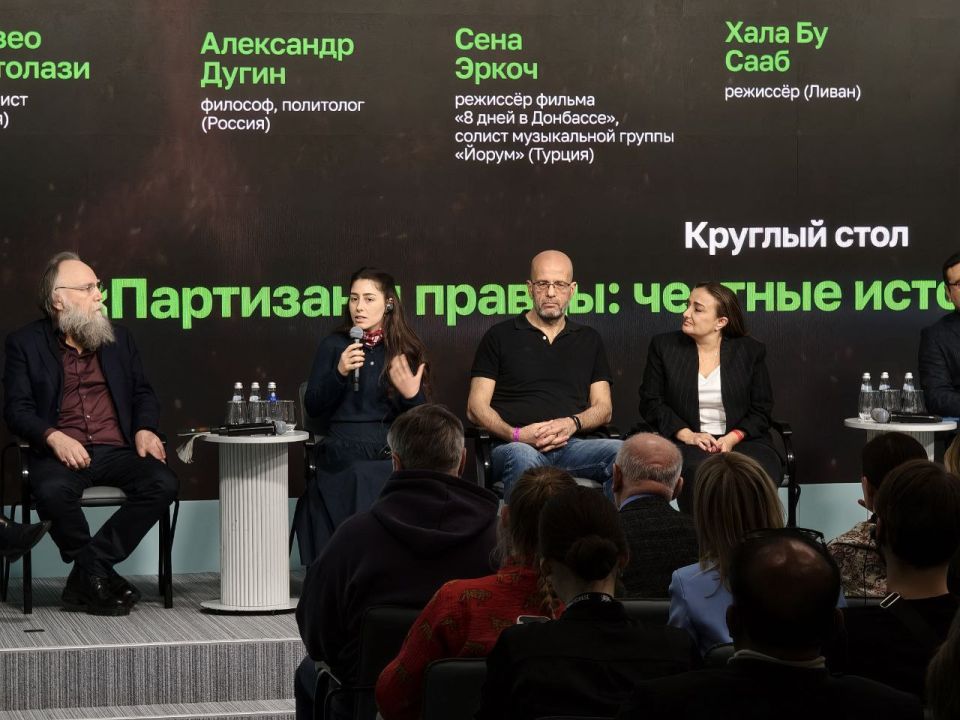 Анна Сорока: Второй день Международного фестиваля документального кино «RT.Док: Время наших героев», который проходит в Москве на площадке Национального центра «Россия», выдался невероятно насыщенным и продуктивным и, что... Анна Сорока: Второй день Международного фестиваля документального кино «RT.Док: Время наших героев», который проходит в Москве на площадке Национального центра «Россия», выдался невероятно насыщенным и продуктивным и, что...