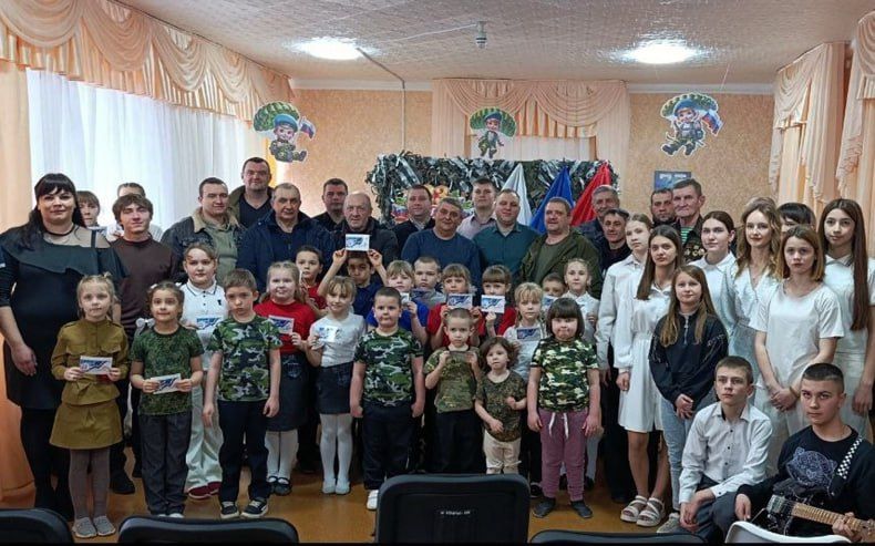 Праздничный концерт «Мужество, доблесть и честь» прошёл в пгт Калининский Праздничный концерт «Мужество, доблесть и честь» прошёл в пгт Калининский