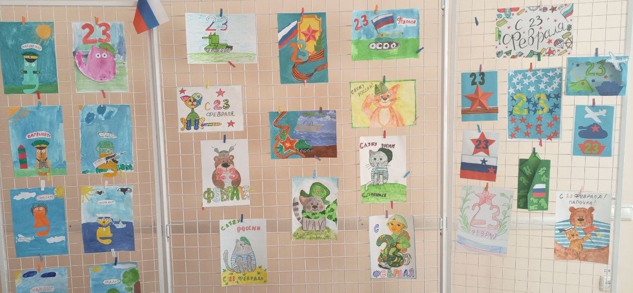 Вячеслав Третьяков: В Кременском доме детского и юношеского творчества прошла выставка рисунков и поделок младшей группы кружка "Волшебная кисточка", посвящённая Дню защитника Отечества