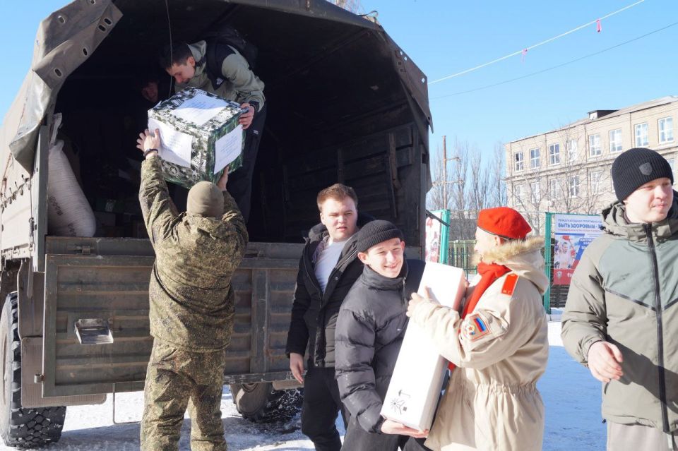 «С заботой о тех, кто на посту: Стаханов передал привет из дома бойцам» «С заботой о тех, кто на посту: Стаханов передал привет из дома бойцам»