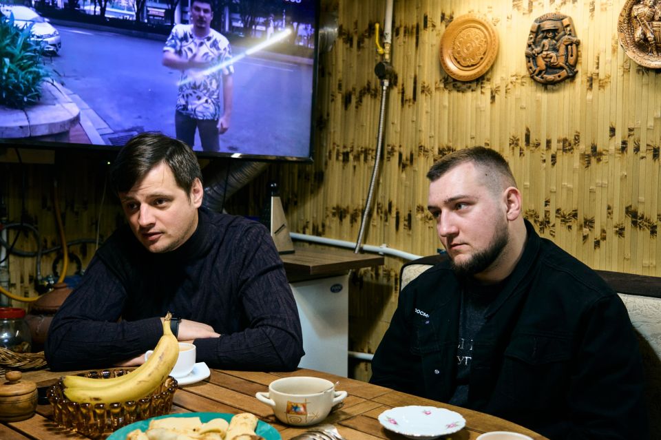 Помощь важна!. Статс-секретарь — заместитель руководителя Росмолодежи Денис Аширов и министр молодёжной политики ЛНР Михаил Голубович вместе с волонтерами регионального штаба #МЫВМЕСТЕ и активистами Молодой Гвардии Единой... Помощь важна!. Статс-секретарь — заместитель руководителя Росмолодежи Денис Аширов и министр молодёжной политики ЛНР Михаил Голубович вместе с волонтерами регионального штаба #МЫВМЕСТЕ и активистами Молодой Гвардии Единой...