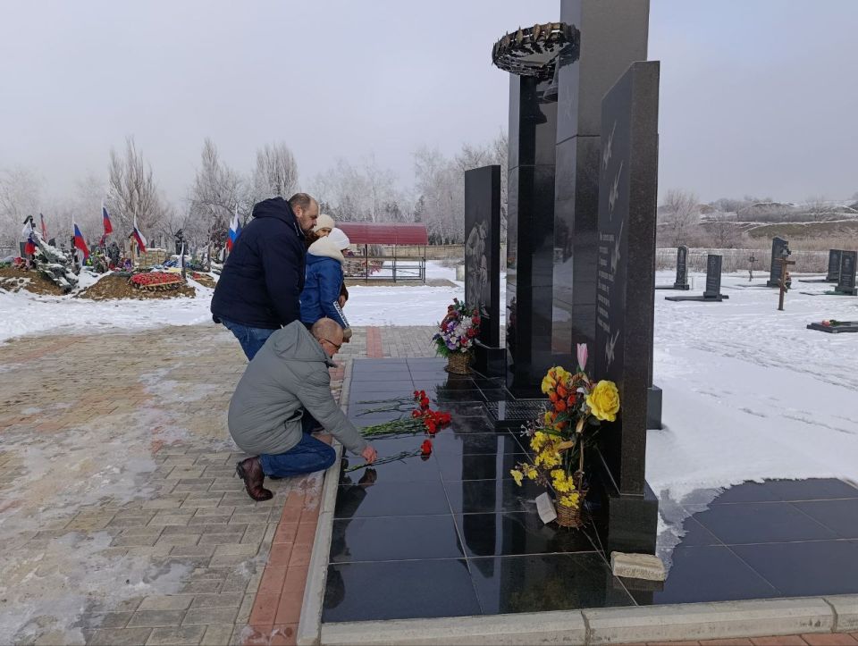День защитника Отечества сегодня наполнен особым смыслом: это не просто календарная дата, а день нашего безмерного уважения и преклонения перед современными героями День защитника Отечества сегодня наполнен особым смыслом: это не просто календарная дата, а день нашего безмерного уважения и преклонения перед современными героями