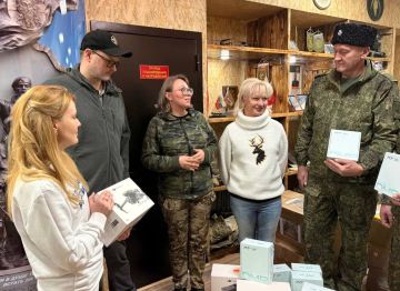 Сенатор от ЛНР Дарья Лантратова совместно с представителями «Женского движения Единой России» передала гуманитарную помощь бойцам 6-й казачьей бригады