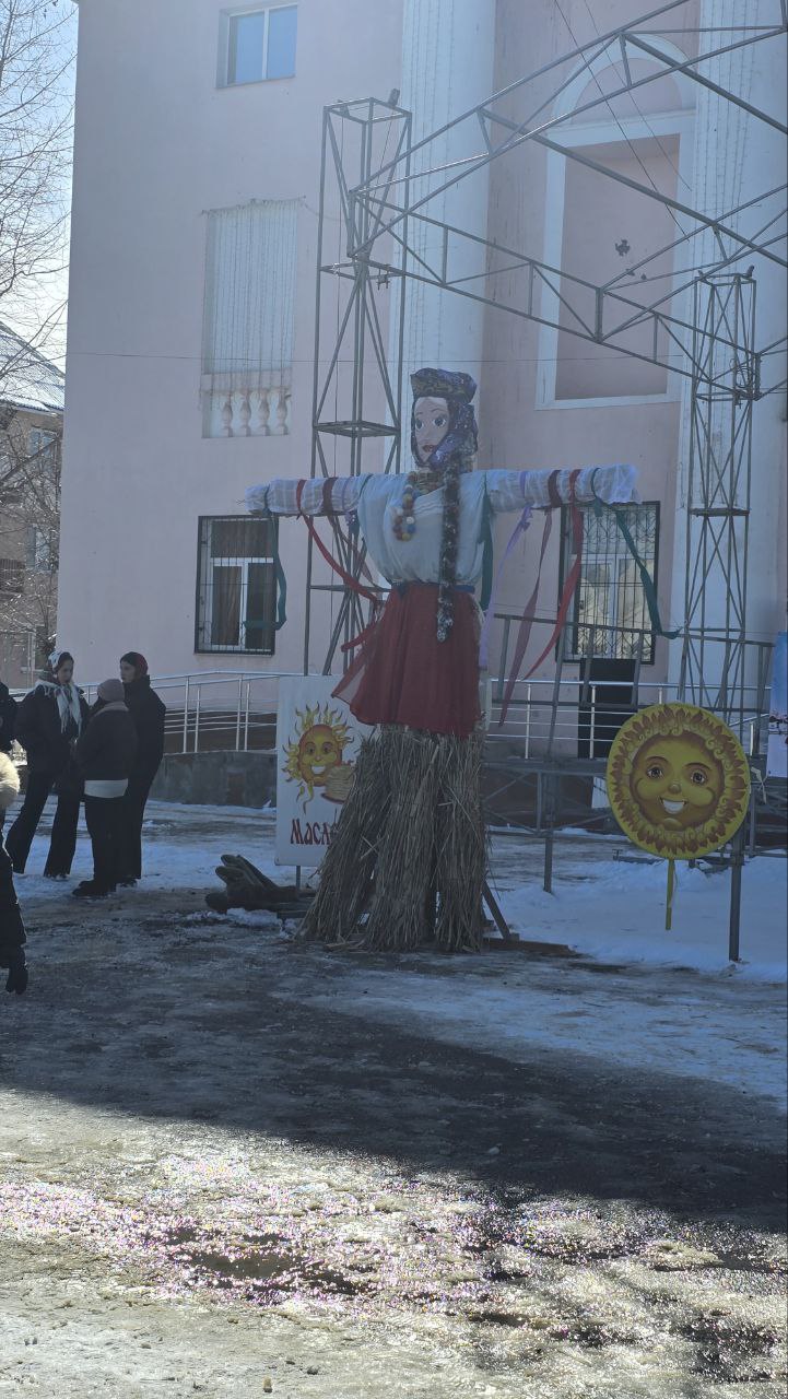 Масленичные гулянья прошли в городе Счастье Масленичные гулянья прошли в городе Счастье
