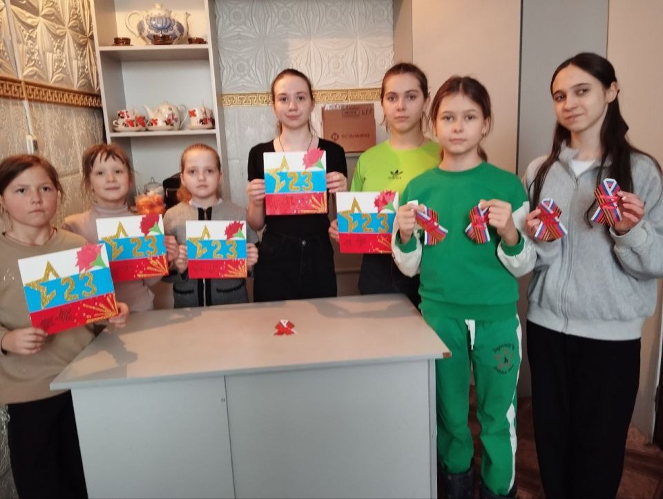 Акция "Поздравь защитника" Акция "Поздравь защитника"