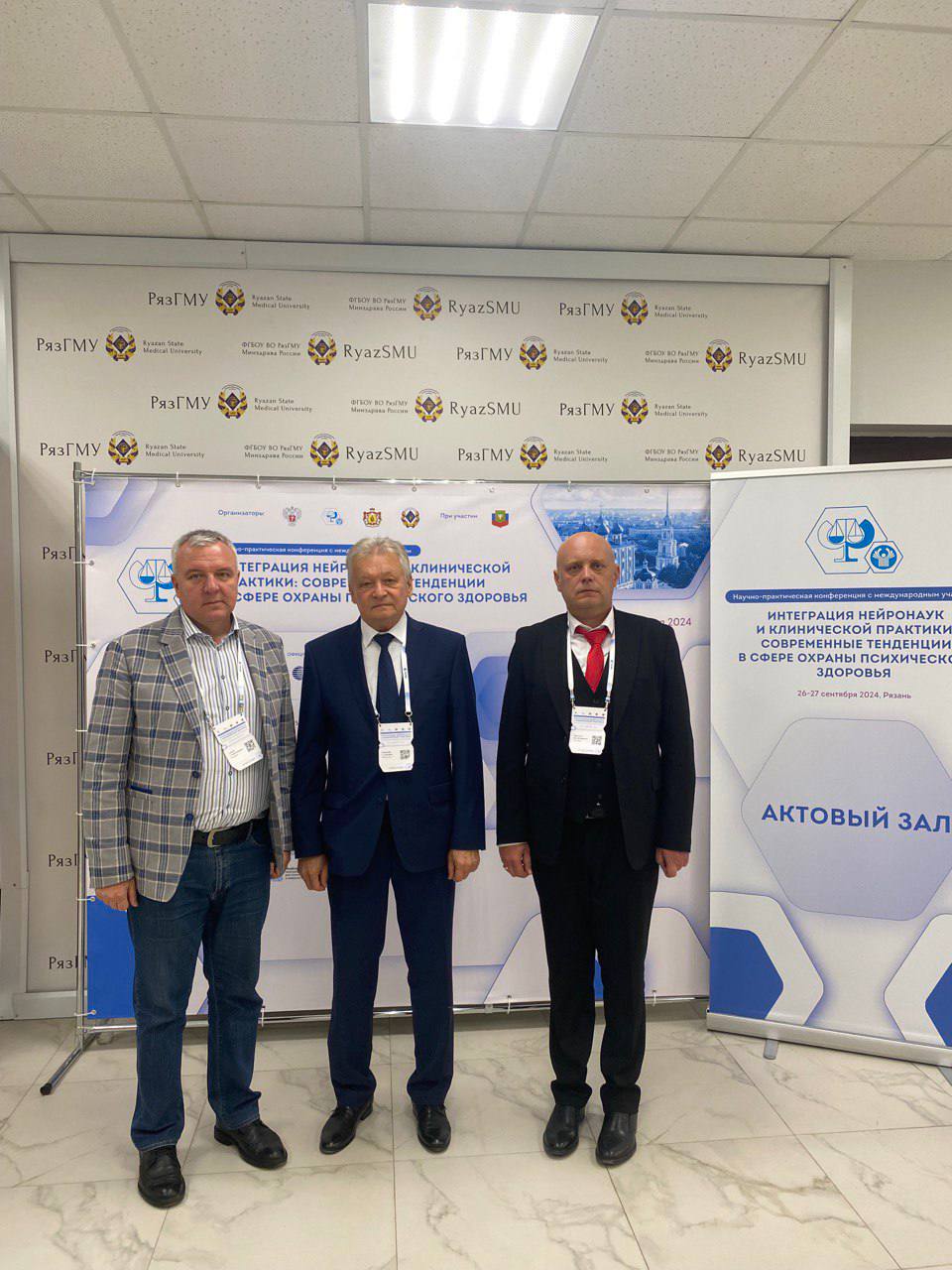 В честь Дня защитника Отечества мы представляем вам историю врача, который знает о мужестве не понаслышке: Геннадия Стасисовича Рачкаускаса, главного врача Луганской республиканской клинической психоневрологической больницы В честь Дня защитника Отечества мы представляем вам историю врача, который знает о мужестве не понаслышке: Геннадия Стасисовича Рачкаускаса, главного врача Луганской республиканской клинической психоневрологической больницы