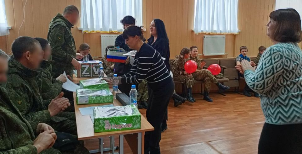 В рамках акции «Zа Победу» партии «Единая Россия» и празднования Дня защитника Отечества активисты первичного отделения №8 совместно с сотрудниками Желтенского сельского клуба, местной школы и библиотеки-филиала №12 провели... В рамках акции «Zа Победу» партии «Единая Россия» и празднования Дня защитника Отечества активисты первичного отделения №8 совместно с сотрудниками Желтенского сельского клуба, местной школы и библиотеки-филиала №12 провели...