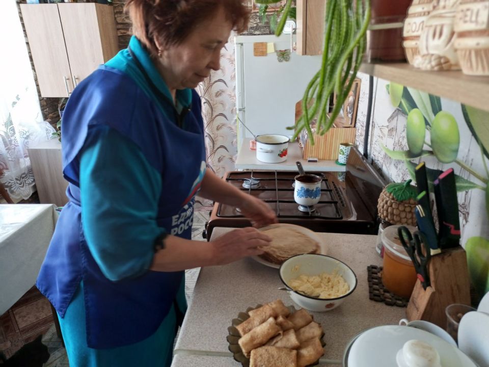 Тепло рук и забота: меловские единороссы передали подарки участникам СВО Тепло рук и забота: меловские единороссы передали подарки участникам СВО