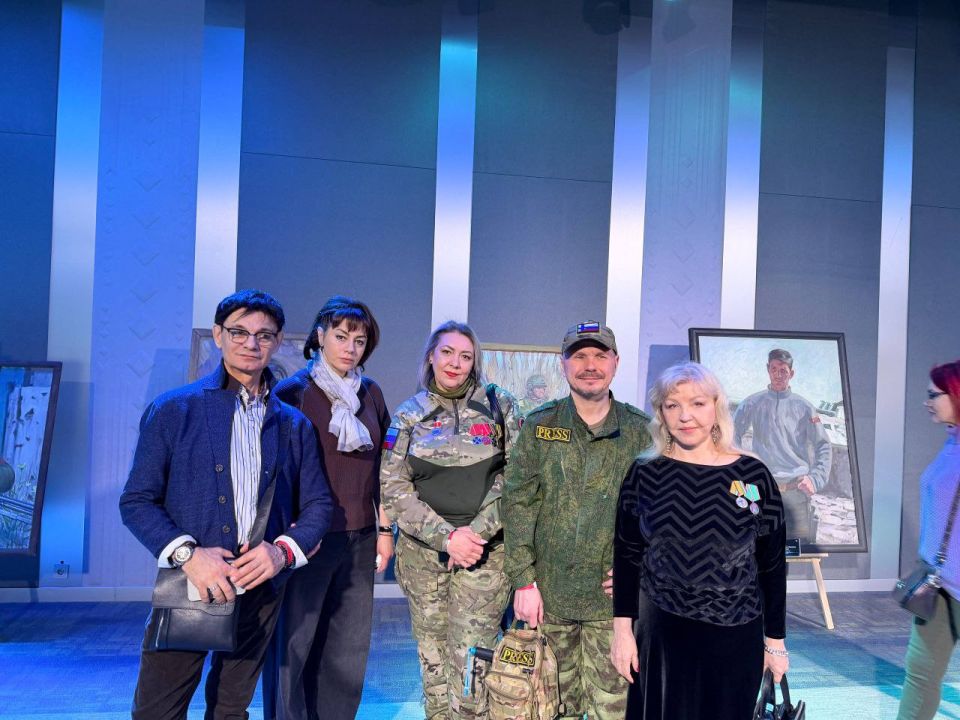 Анна Сорока: Второй день Международного фестиваля документального кино «RT.Док: Время наших героев», который проходит в Москве на площадке Национального центра «Россия», выдался невероятно насыщенным и продуктивным и, что... Анна Сорока: Второй день Международного фестиваля документального кино «RT.Док: Время наших героев», который проходит в Москве на площадке Национального центра «Россия», выдался невероятно насыщенным и продуктивным и, что...